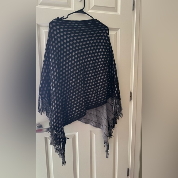 Knit lightweight shawl - Picture 1 of 6